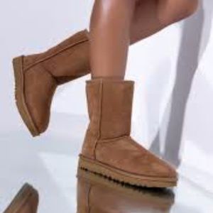 Classic Short II Ugg Boots in Tan
